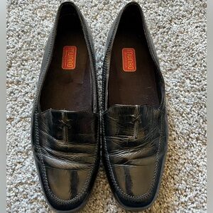 Munro Black Leather Slip-On Loafers